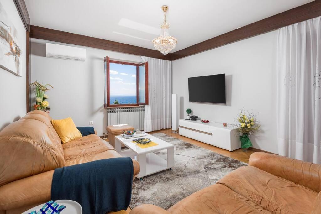 Deluxe Apartment Ana 100 M From The Beach Опатия Екстериор снимка