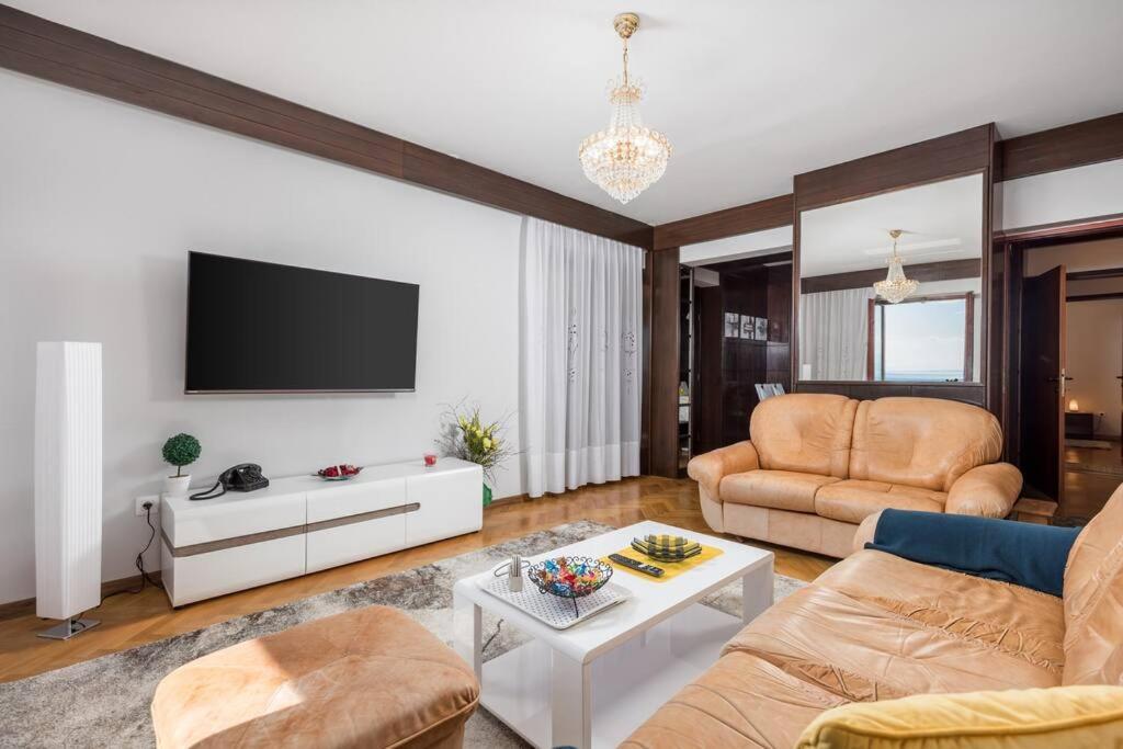 Deluxe Apartment Ana 100 M From The Beach Опатия Екстериор снимка