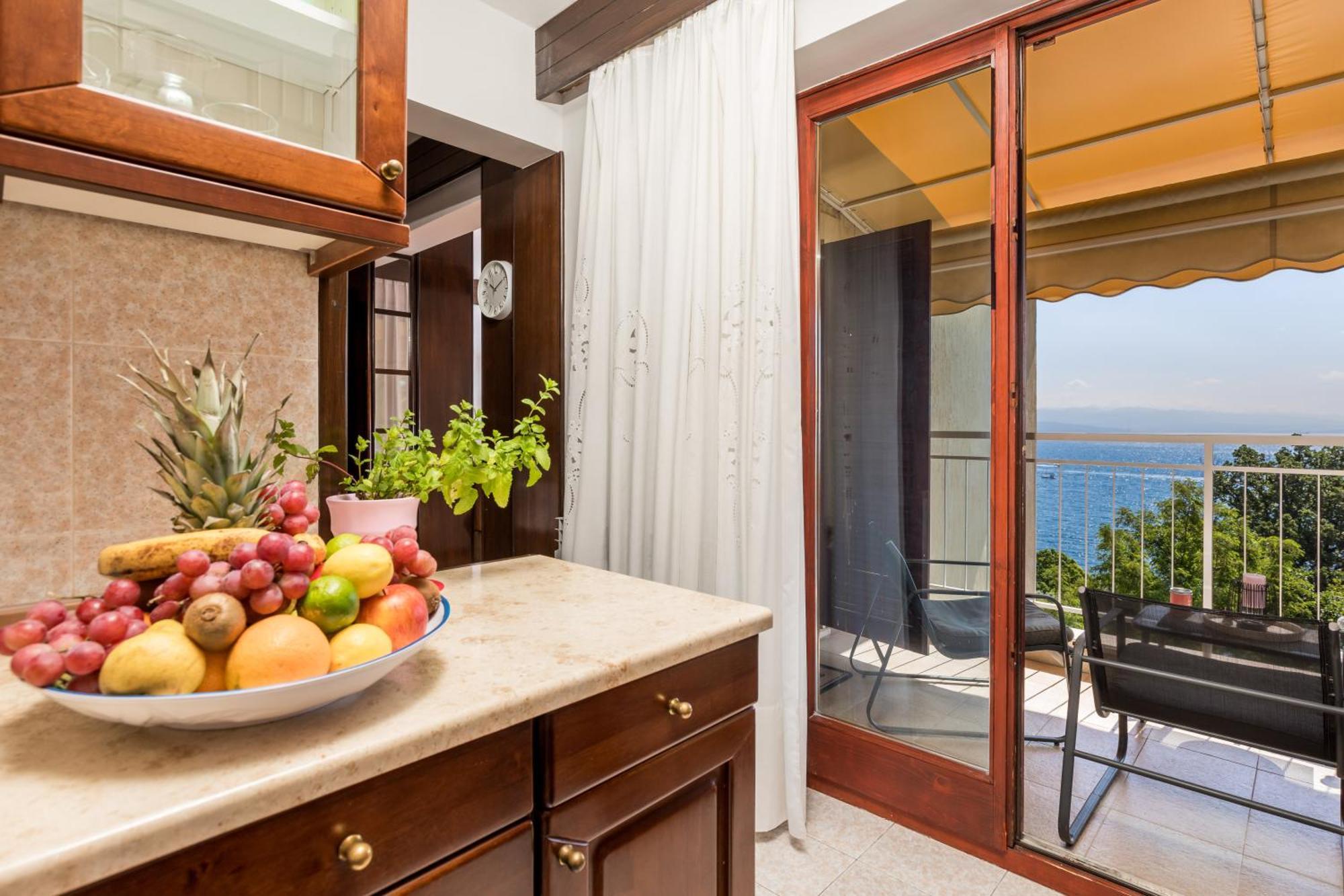 Deluxe Apartment Ana 100 M From The Beach Опатия Екстериор снимка